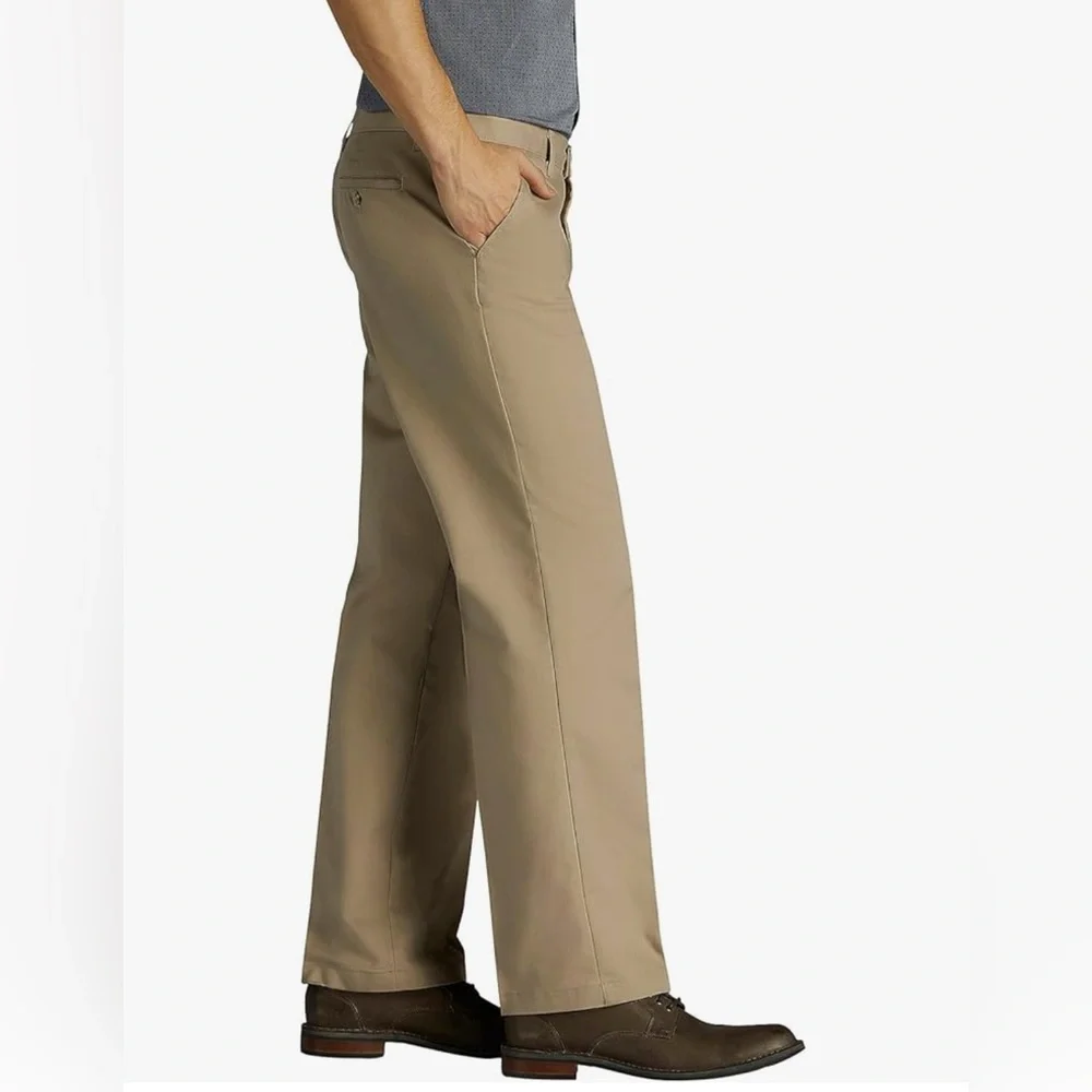 Lee Men's Total Freedom Stretch Straight Fit Flat Front Pant Pebble Size 30x30